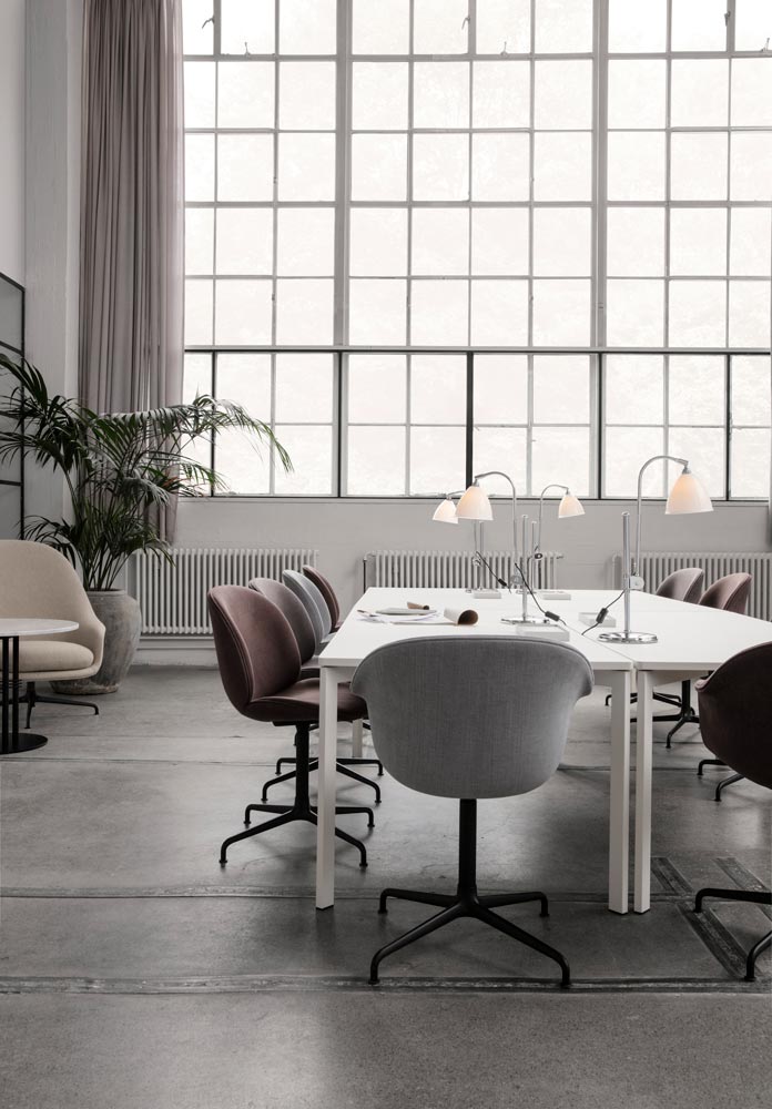 Contract_TSColumnLoungeTable_BatLoungeChair_BeetleMeetingChair_BatMeetingChair_BL1TableLamp_Y-DiningTable_On.jpg