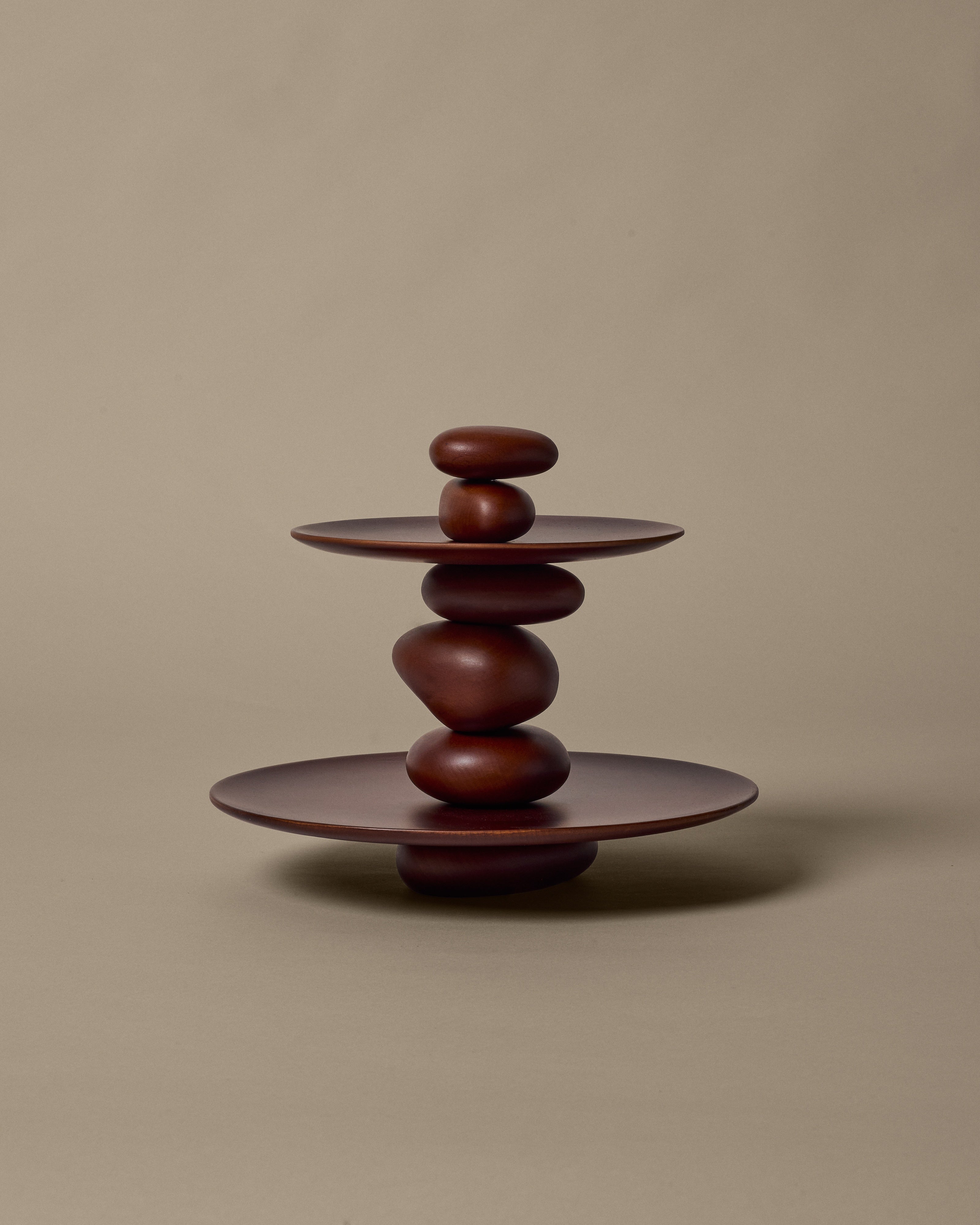 FermLiving_SS25_PackshotsWithBackground_PebbleDessertStand_DarkBrown_1104271008.jpg