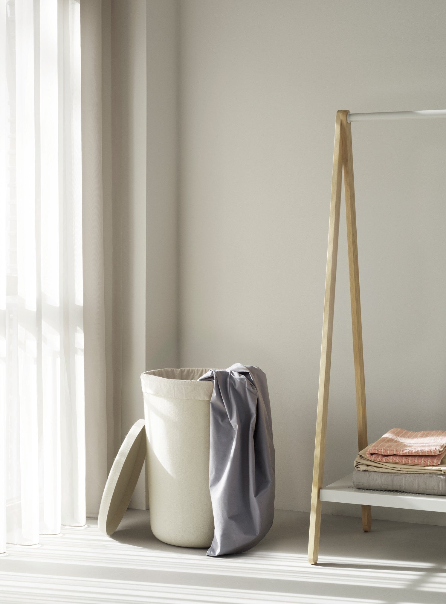2025_Hide_Laundry_Basket_Cream_Hide_Cotton_Liner.jpg