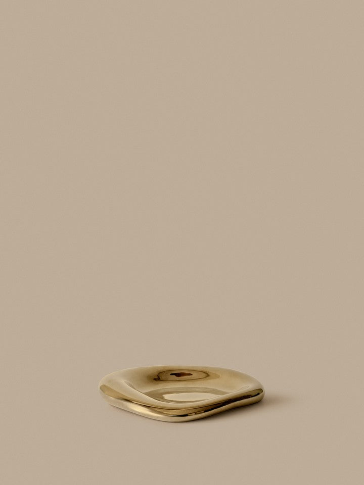 FermLiving_Holiday2026_PackshotsWithBackground_BellureCentrepiece_35_BrassFinish_1104273994.jpg