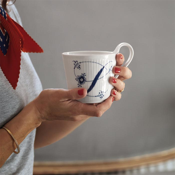 1023875_royalcopenhagenemea_03_alphabet-mug-l-33cl.jpg