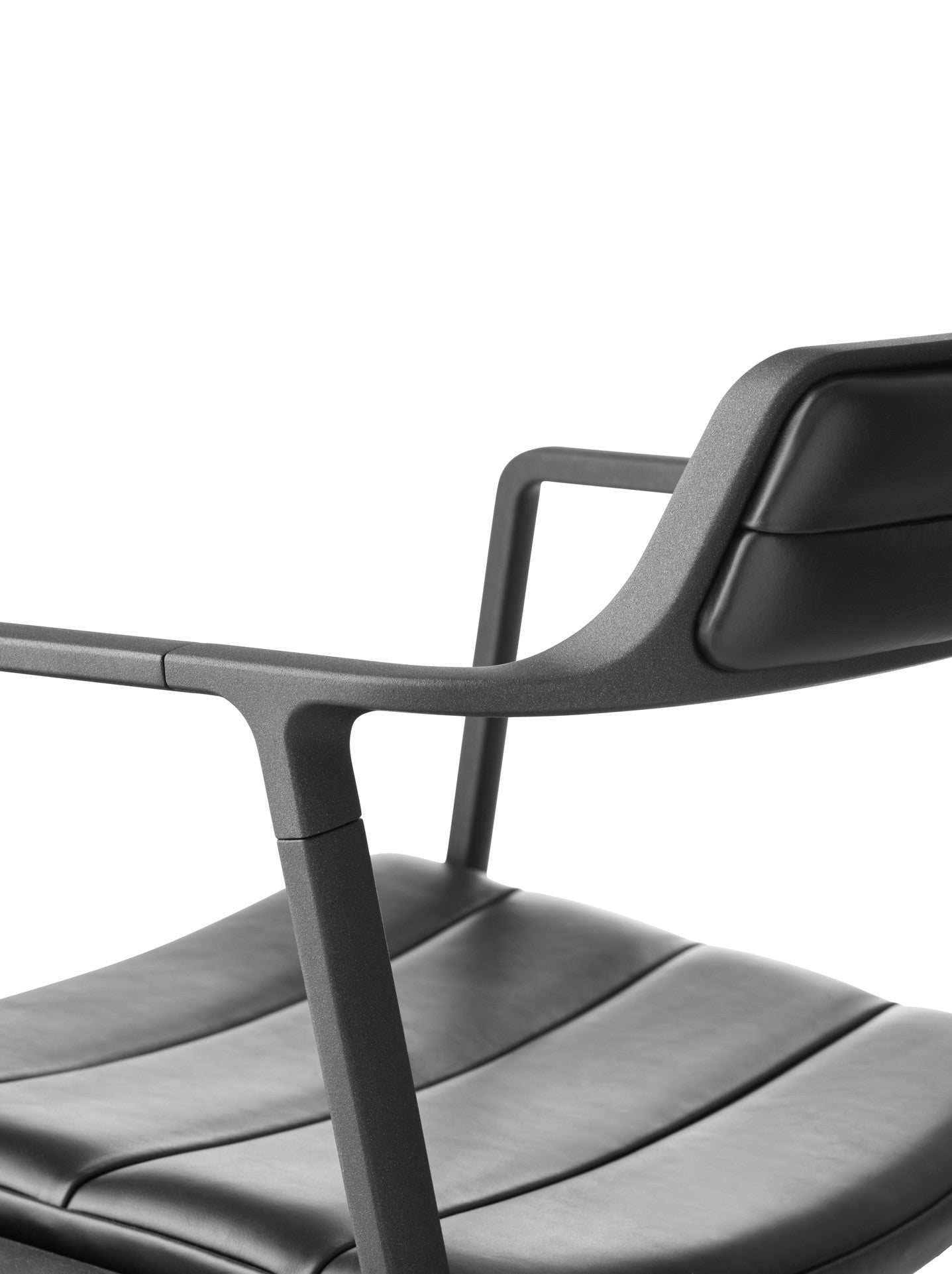 vipp-452-swivel-chair-alu-black-leather-detail-01-high.jpg
