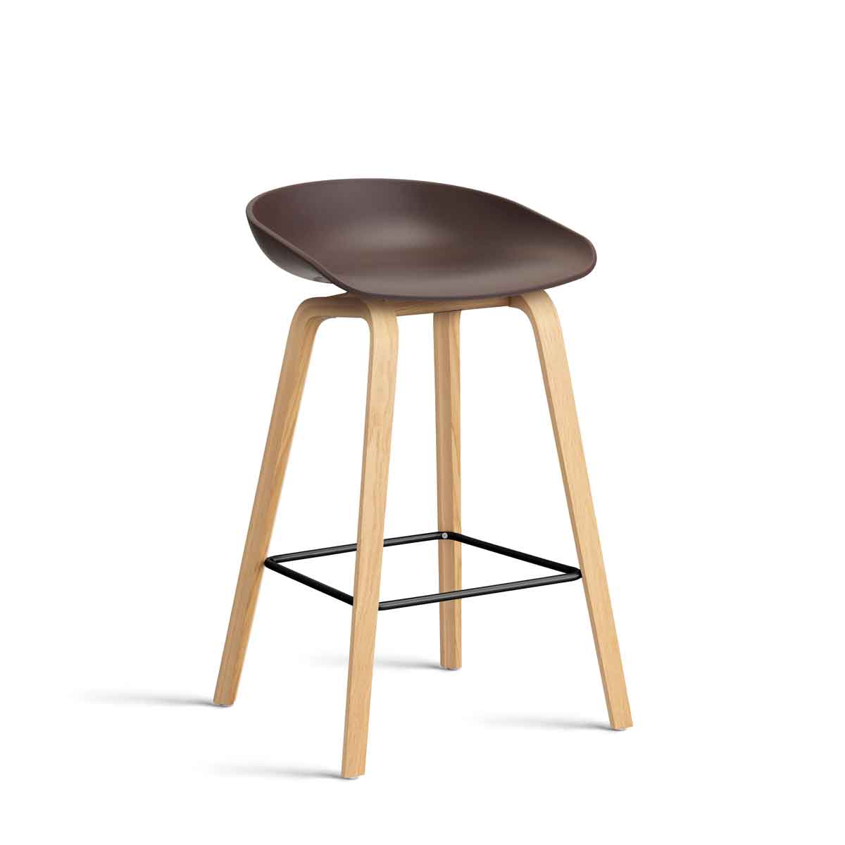 svartAA003-D132-AA51_AAS-32-H65-raisin-2.0-shell_wb-laquered-oak-base_stainless-steel-footrest.jpg