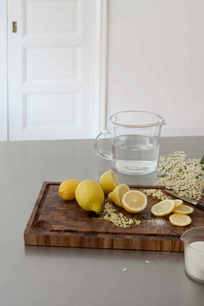 S1990847-Dania-Cutting-Board-50x27_M.jpg
