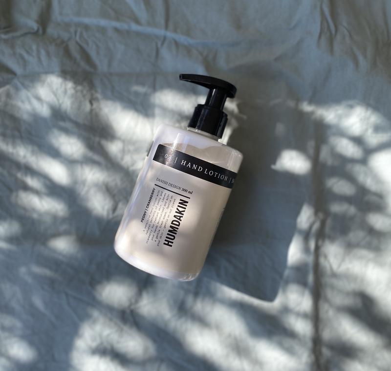 03_hand_lotion_-_peony_and_cranberry-Hand_care-147-2_800x.jpg