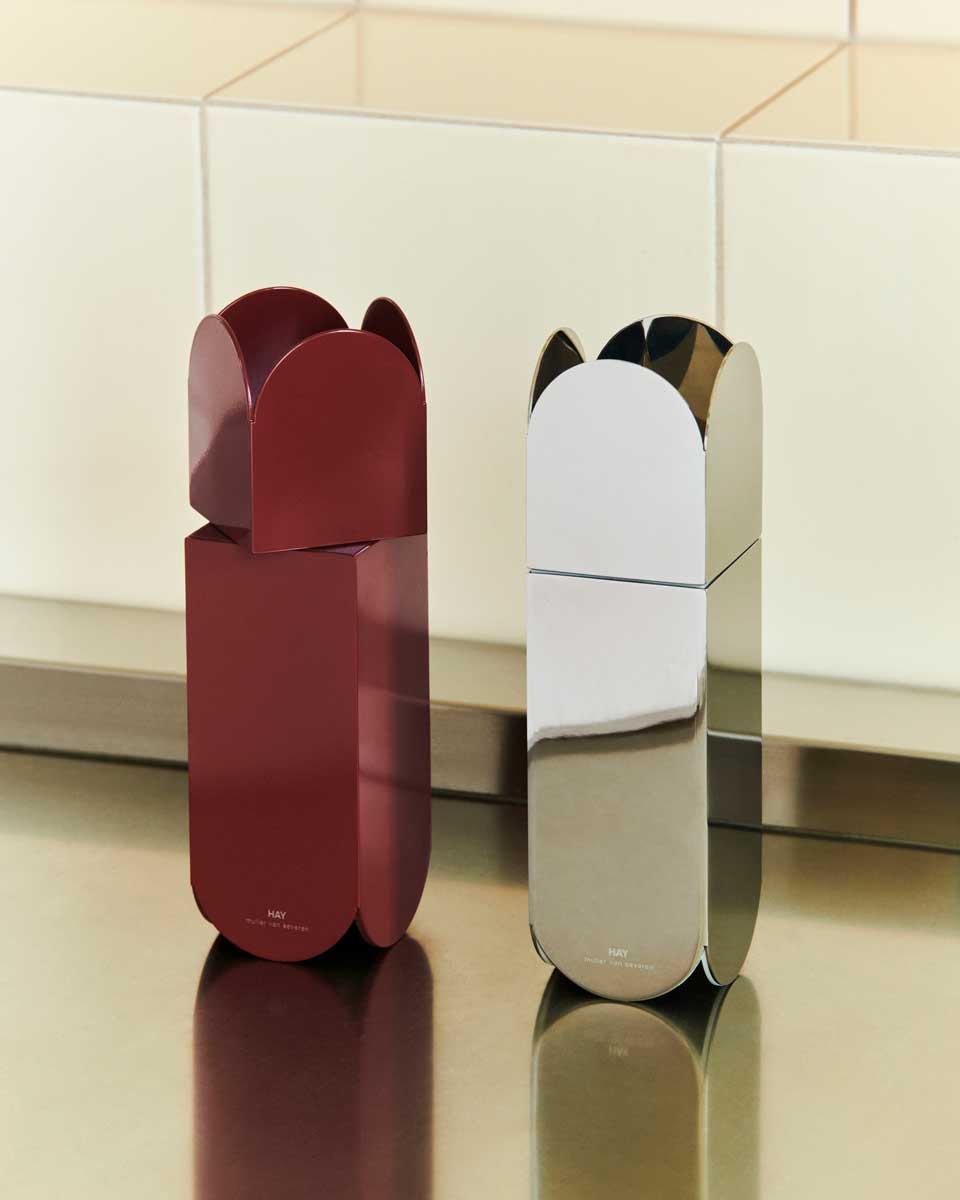 Arcs-Salt-and-Pepper-Grinder-burgundy_mirror.jpg
