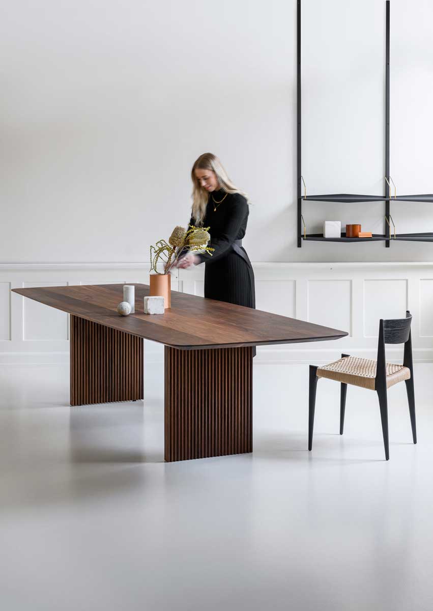 TEN-TABLE_300x105cm_II19_2.jpg