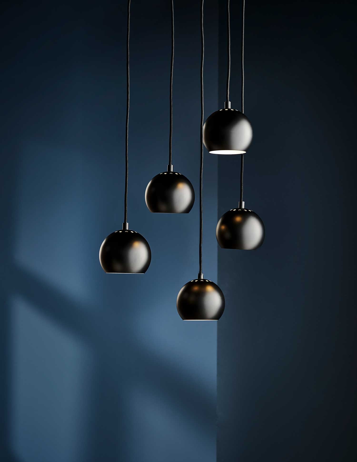 100193_frandsen_Ball_Ø18cm_Matt-Black.jpg