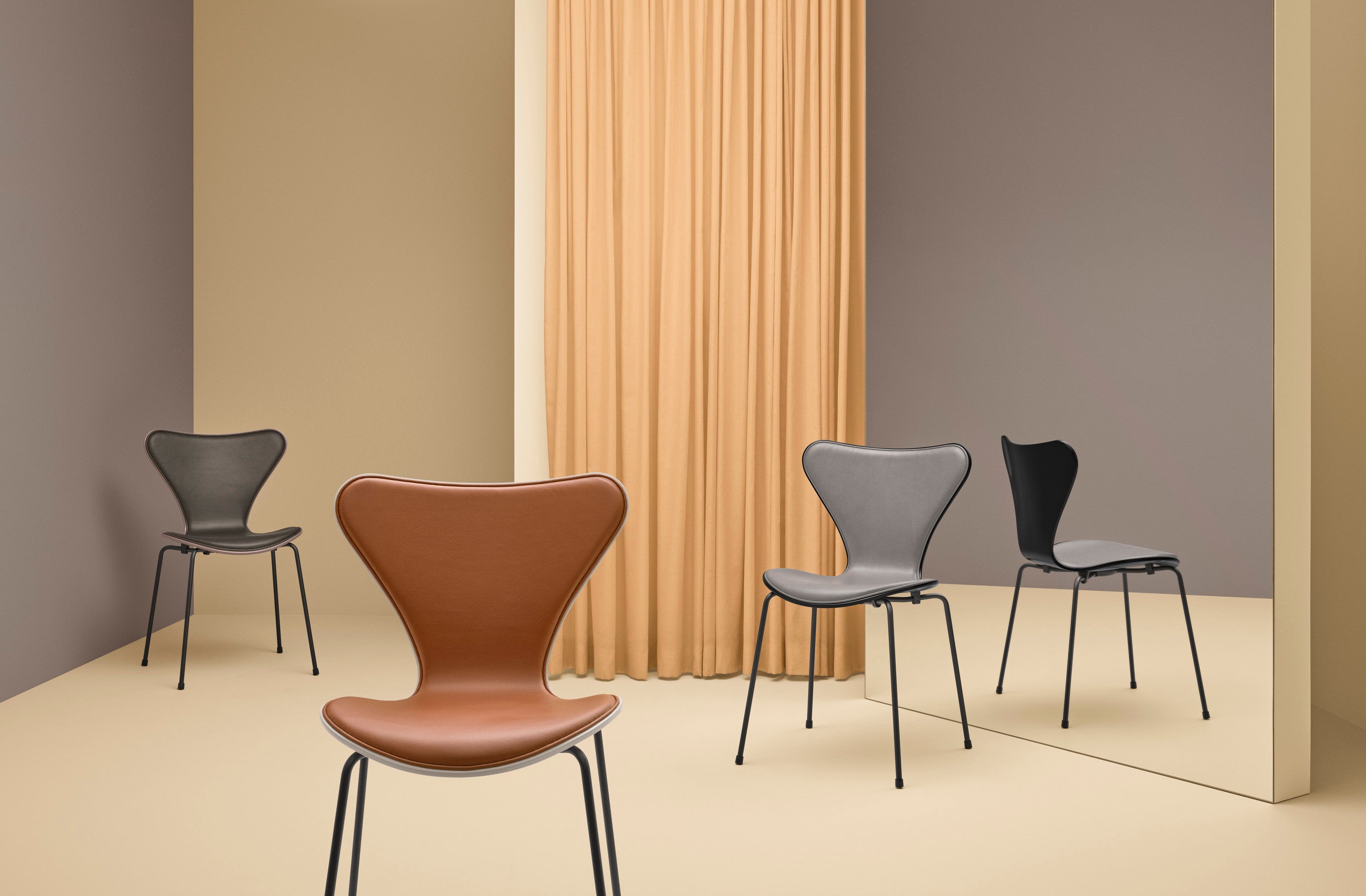 FH_Colour_Campaign_2_Series_7_3107_leather_full_upholsted_Essential_RGB.jpg