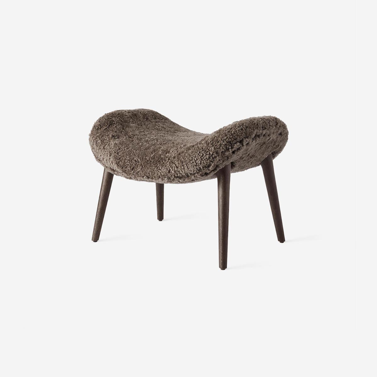 vipp467-lodge-footstool-curly-01_1.jpg