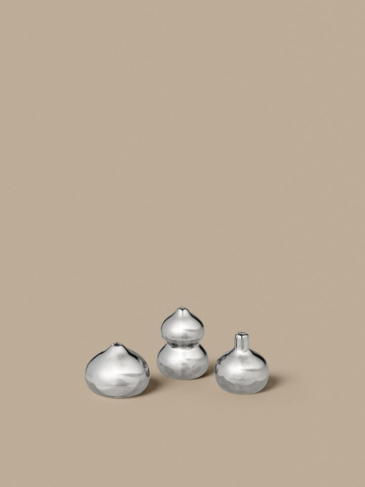 FermLiving_Holiday2026_PackshotsWithBackground_KomoMiniVases_SetOf3_Silver_1104273664.jpg