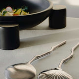 Salat_servers_with_bowl_high.jpg