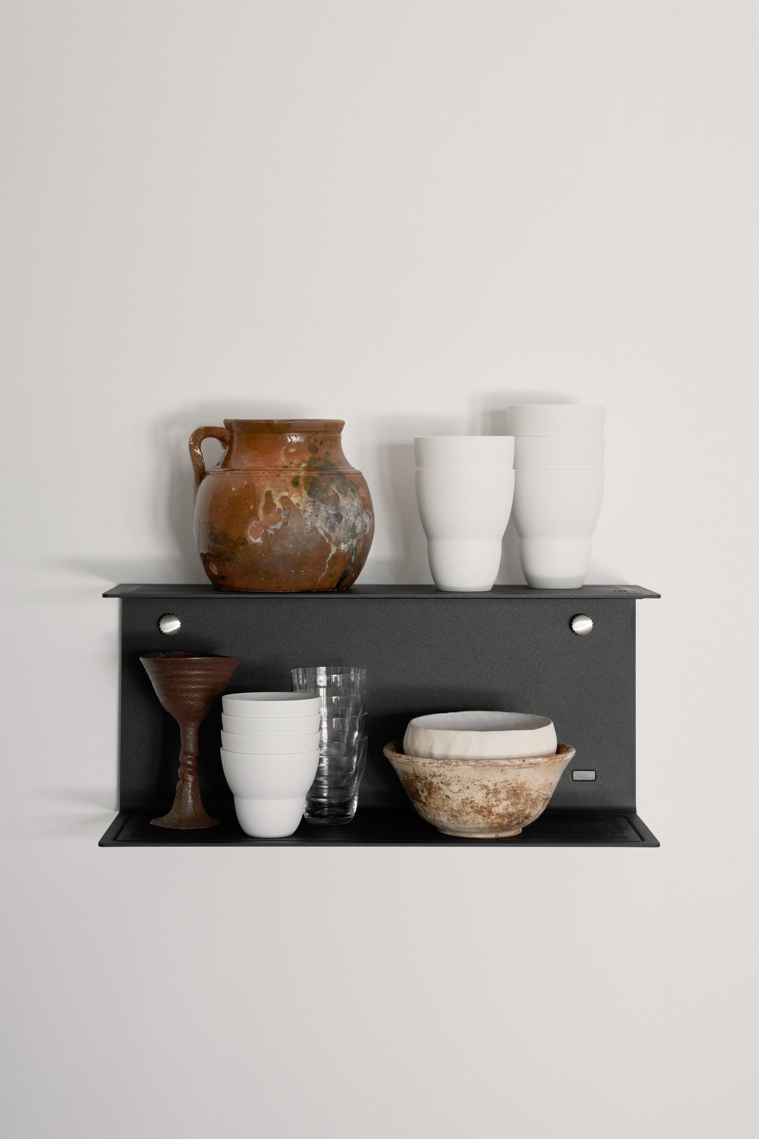 vipp-921-shelves-black-01.jpg