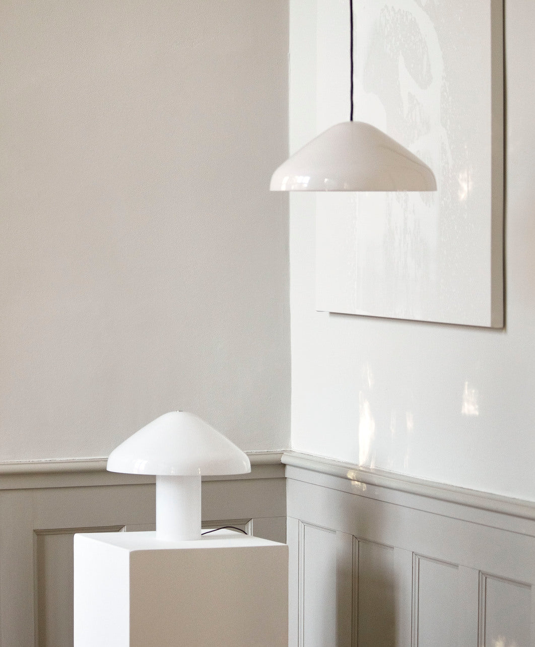 Pao Glass Pendant 350 white_Pao Glass Table Lamp 350 white.jpg