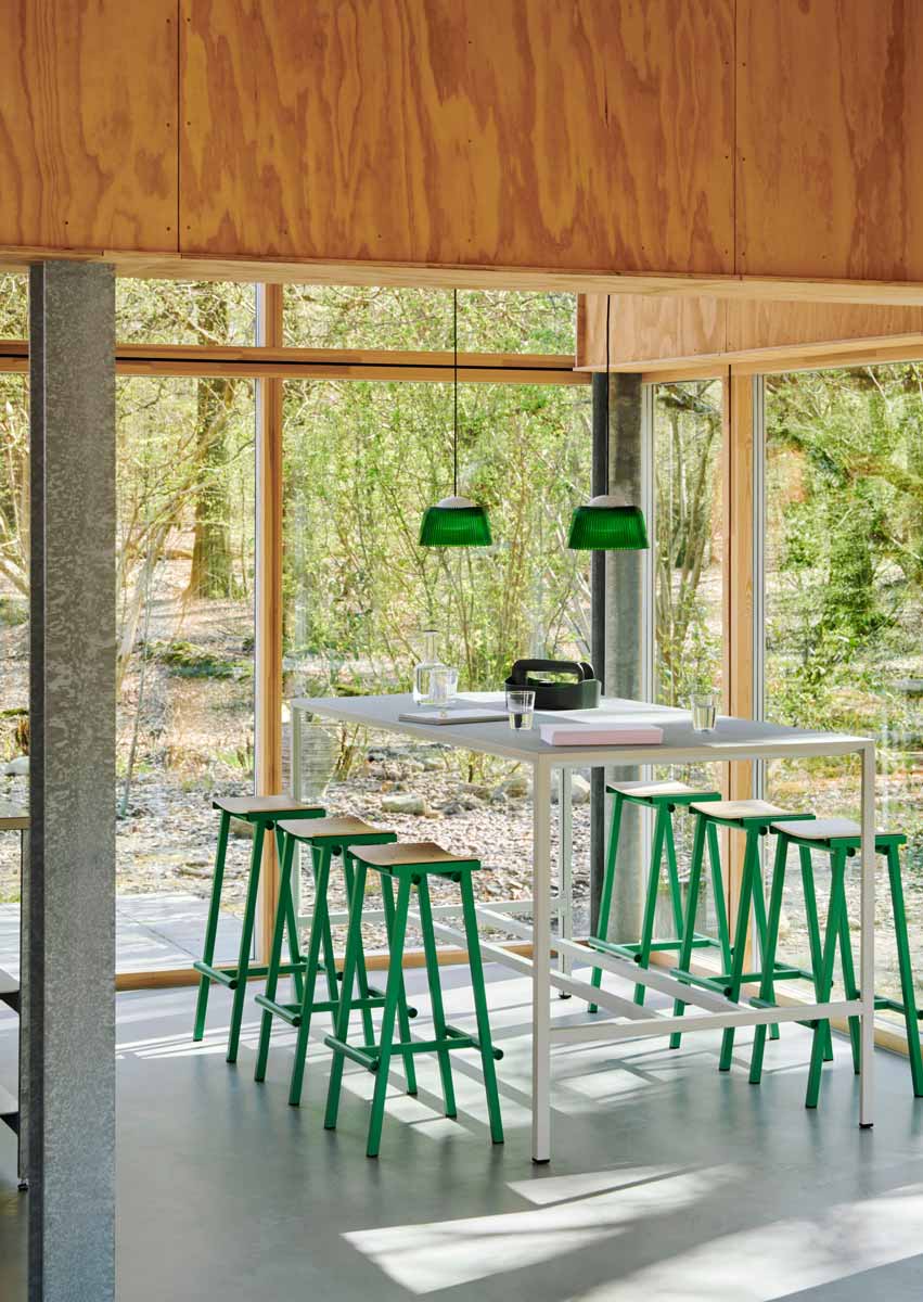 Taburete-8-Bar-Stool-H75-wb-lacquered-oak-veneer-seat-soft-jade-powder-coated-base_Brim-Pendant-245-bottle-green-glass.jpg