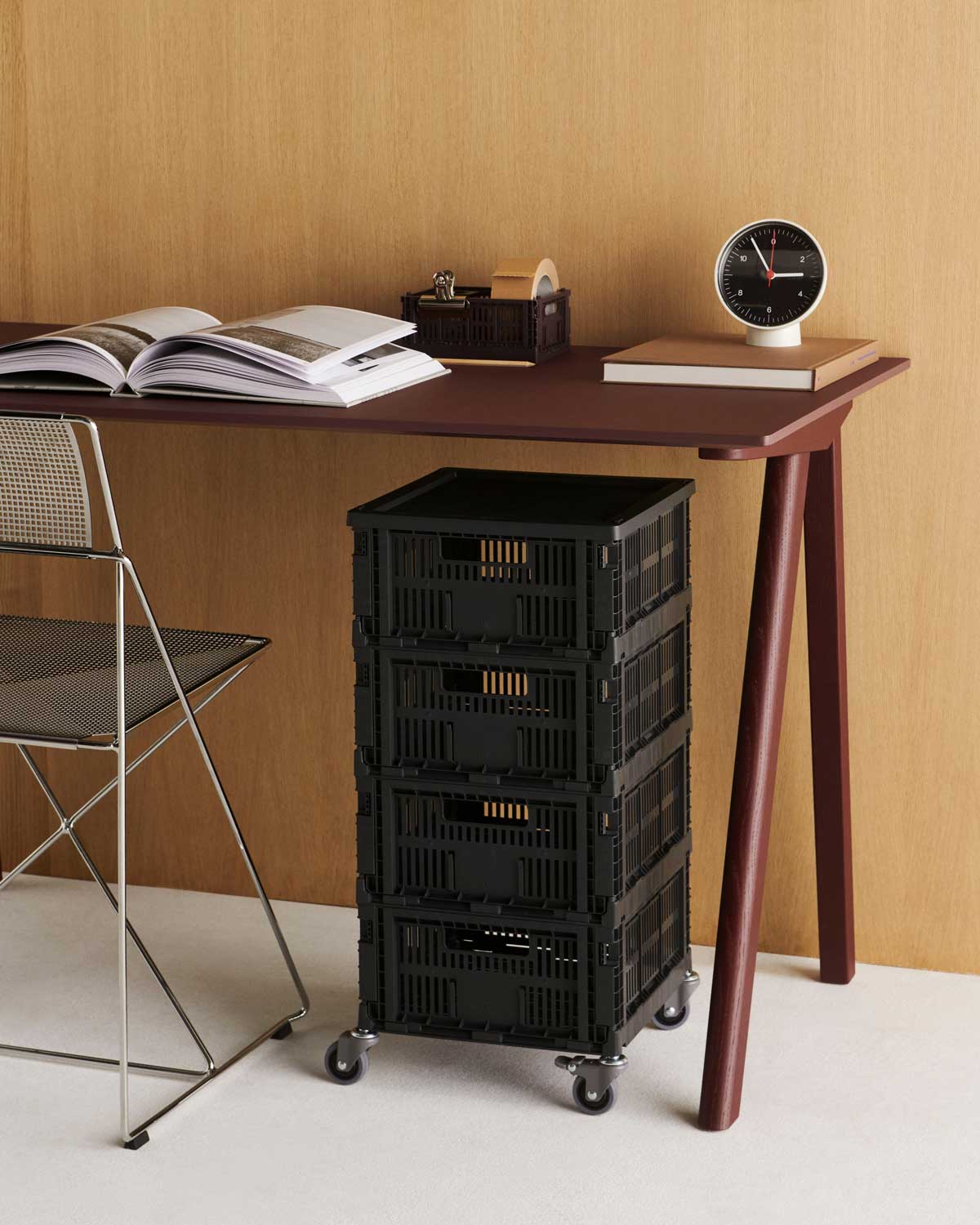 HAY-Colour-Crate-M-Square-charcoal_HAY-Colour-Crate-Lid-Plastic-M-Square-charcoal_HAY-Colour-Crate-Wheels_X-Line-Chair-chromed-steel.jpg
