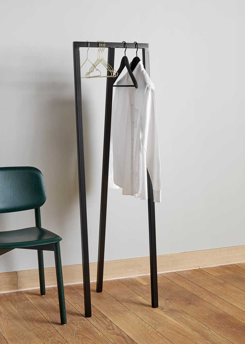 Loop-Stand-Hall-black_Soft-Edge-60-hunter-wb-lacquer-oak.jpg
