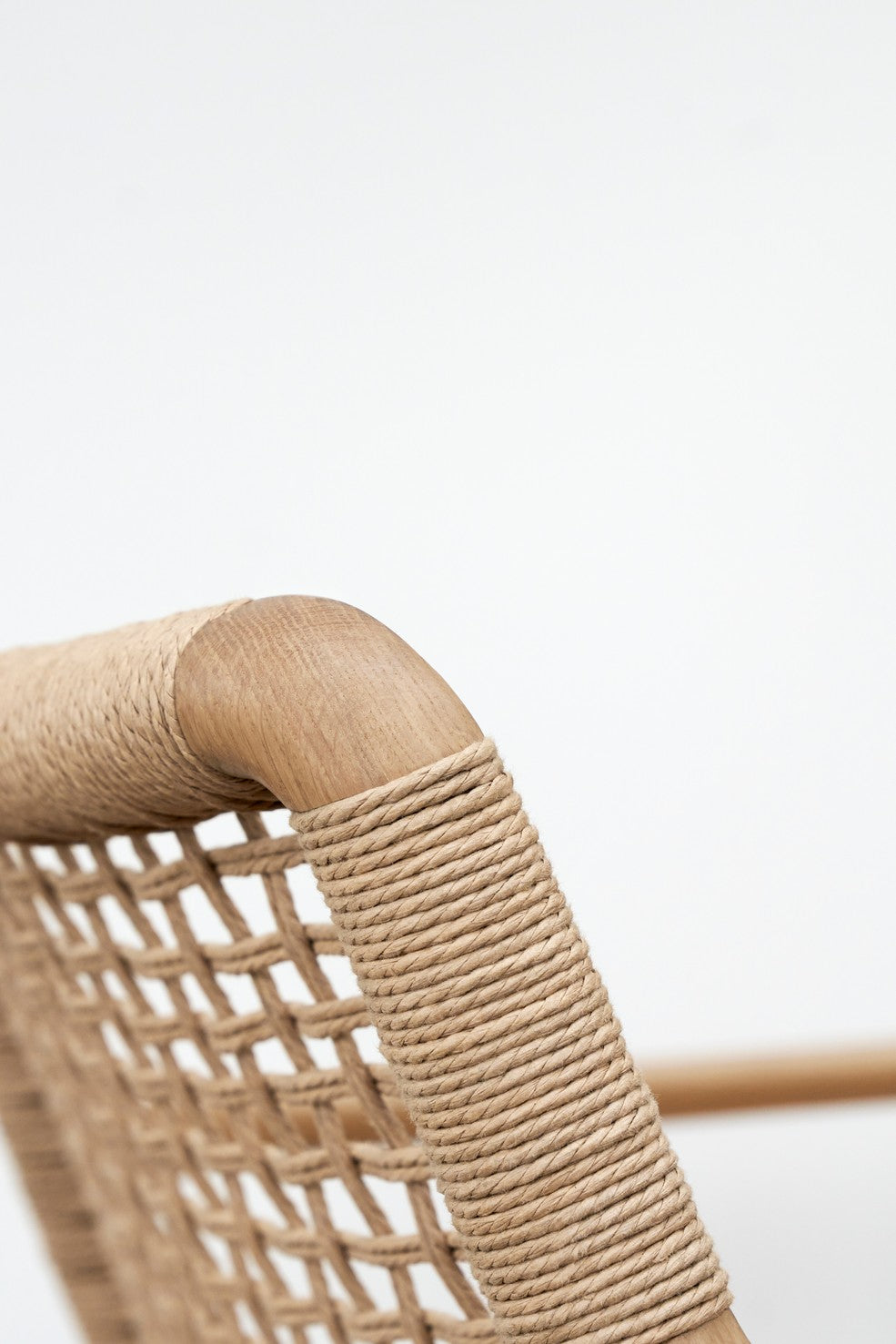 vipp488-cabin-lounge-chair-light-oak-detail-02.jpg