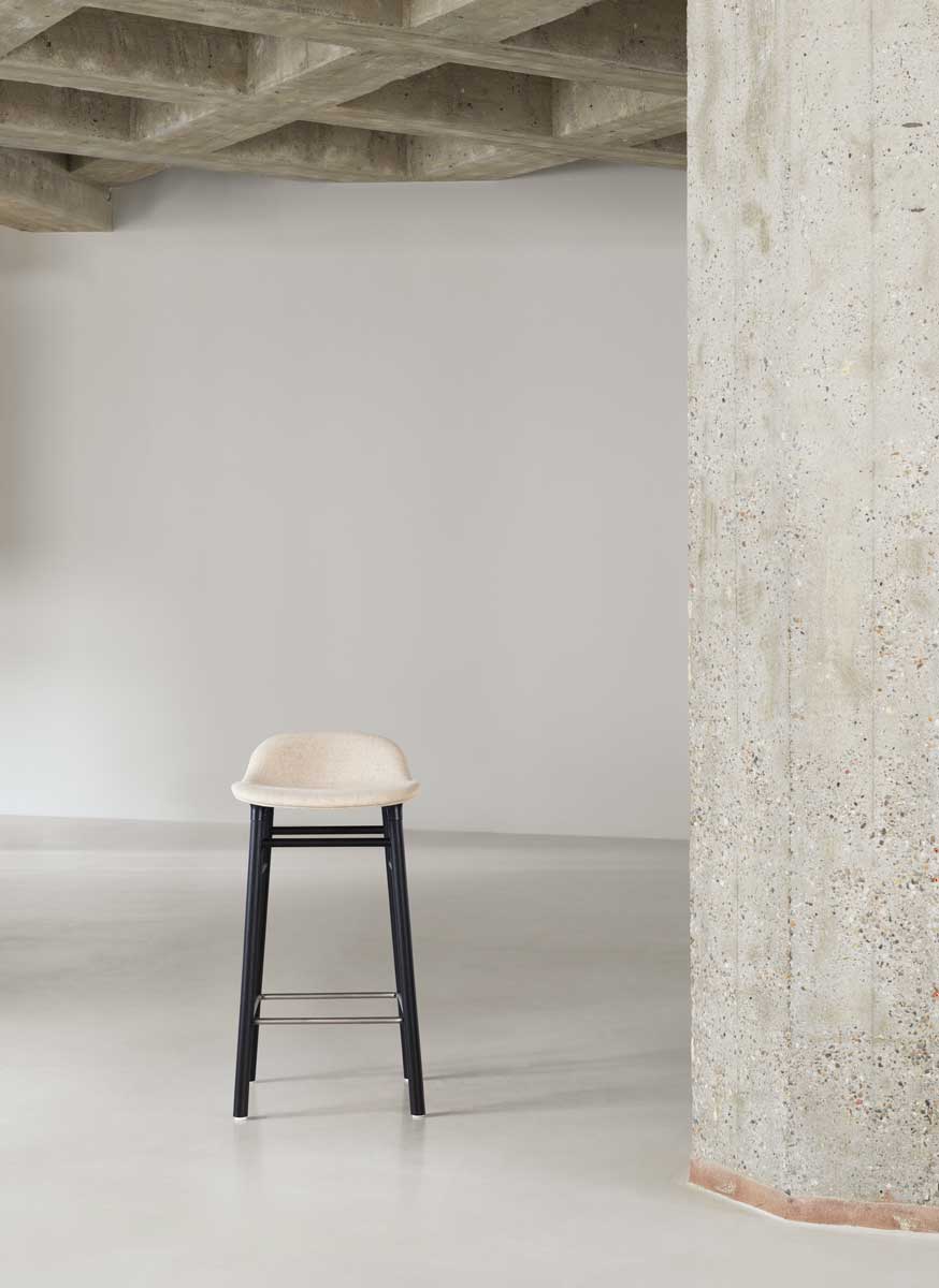2021_Form_Barstool_65cm_Black_Oak_MLF20_01.jpg