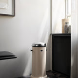 vipp16-pedal-bin-beige-02.jpg