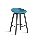AA007-D135-AA51_AAS-32-H65-azure-blue-2.0-shell_black-wb-laquered-oak-base_black-steel-footrest.jpg