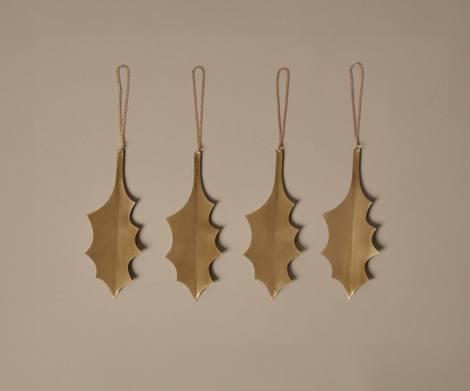 FermLiving_Holiday2025_PackshotsWithBackground_HollyLeafBrassOrnaments_SetOf4_Brass_1104271777.jpg