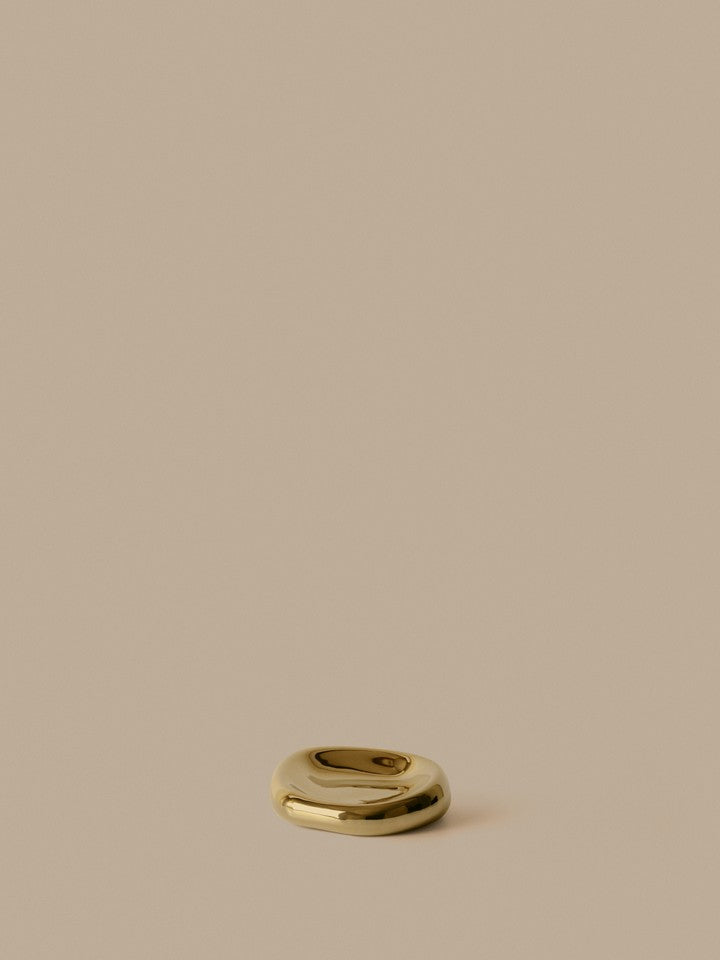 FermLiving_Holiday2026_PackshotsWithBackground_BellureBowl_17_BrassFinish_1104273993.jpg