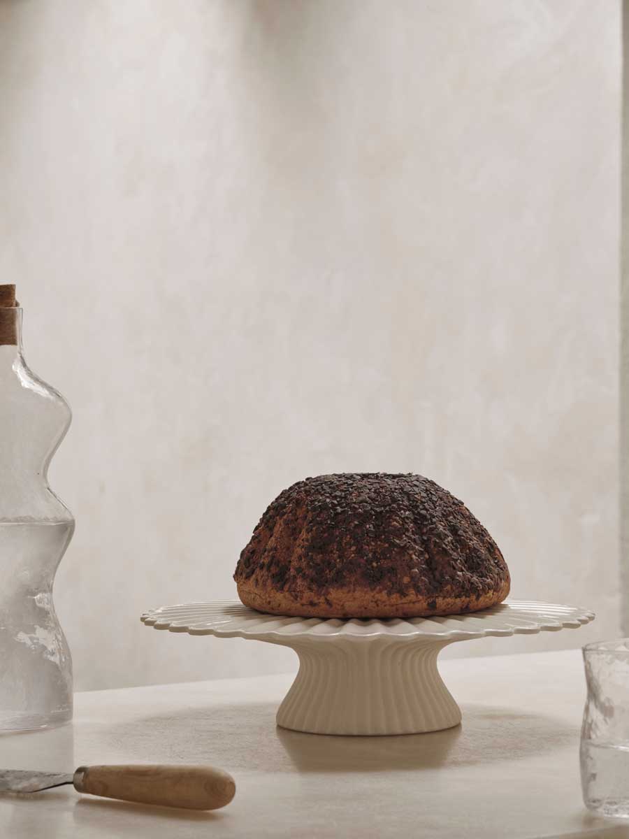 fermLIVING_AW24_FountainCakeStand_Off-white_1104269922.jpg