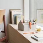 17099-en-sketch-toolbox-grey-loft-chair-oak-deep-red-steelcut-140-org.jpg