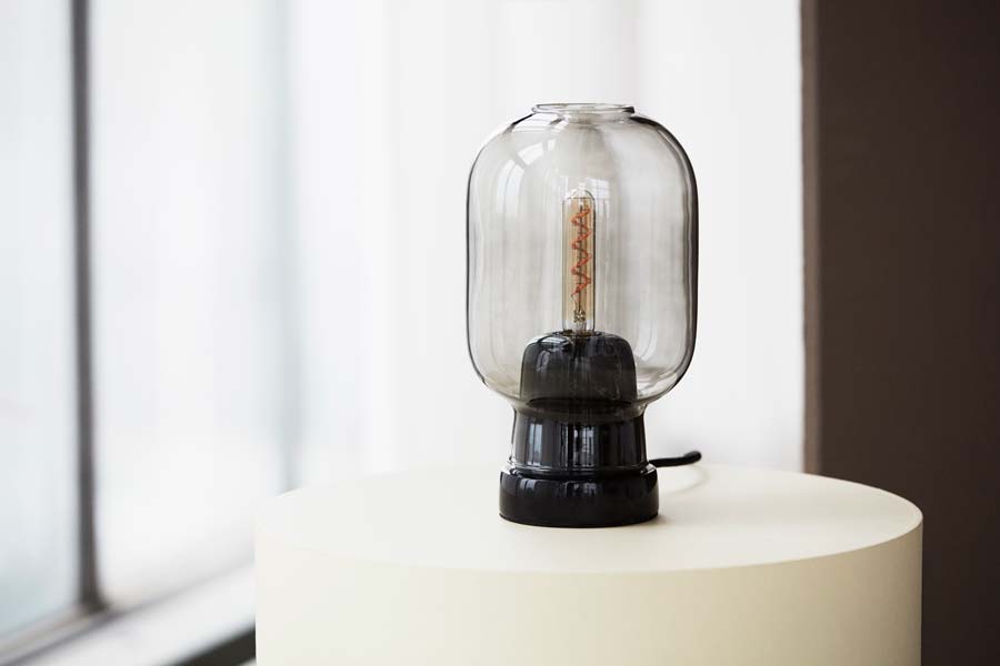 502120_Normann_Copenhagen_Amp_Table_Lamp_Smoke_Black_03.jpg