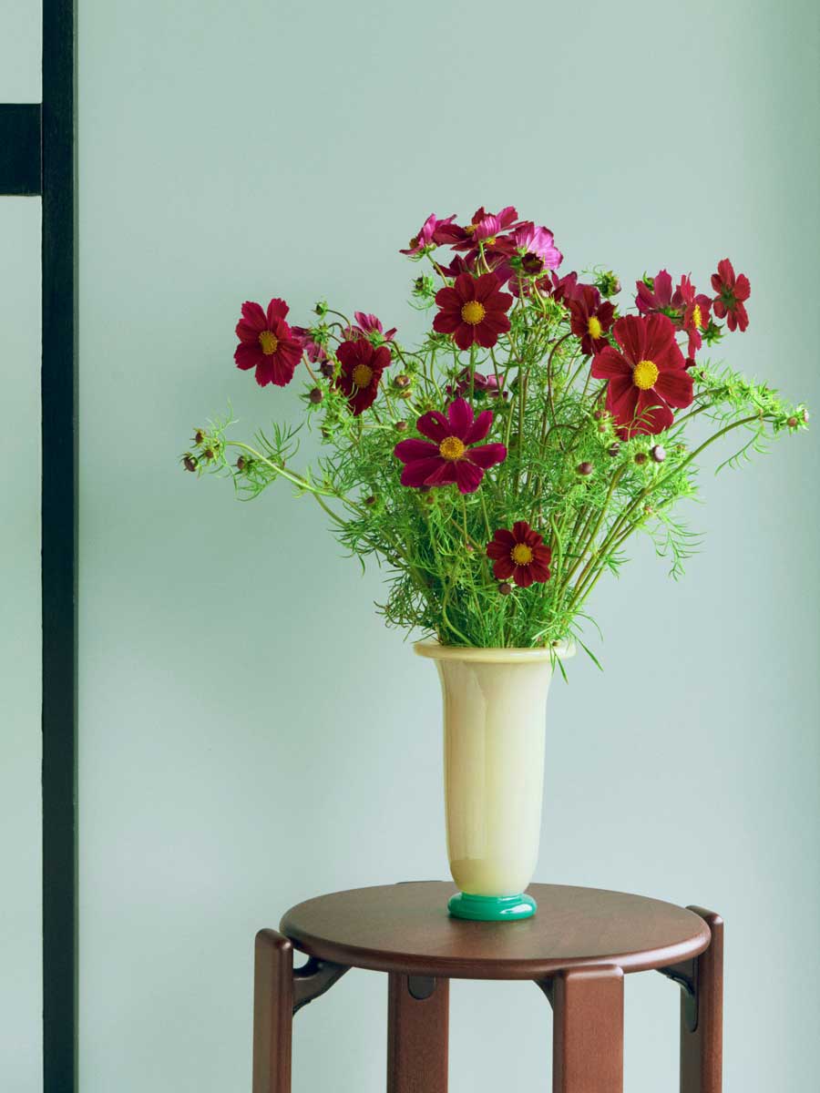 Empire-Vase-L-sand-with-lemon-rim-and-green-base-01.jpg
