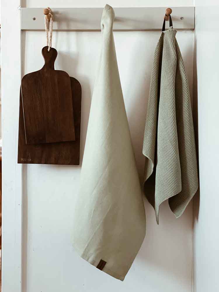 HUMDAKIN-SKU526-SKU-527-SERVING-BOARD-SKU73-TEA-TOWEL-SKU93-KITCHEN-TOWEL-GREEN-TEA.jpg