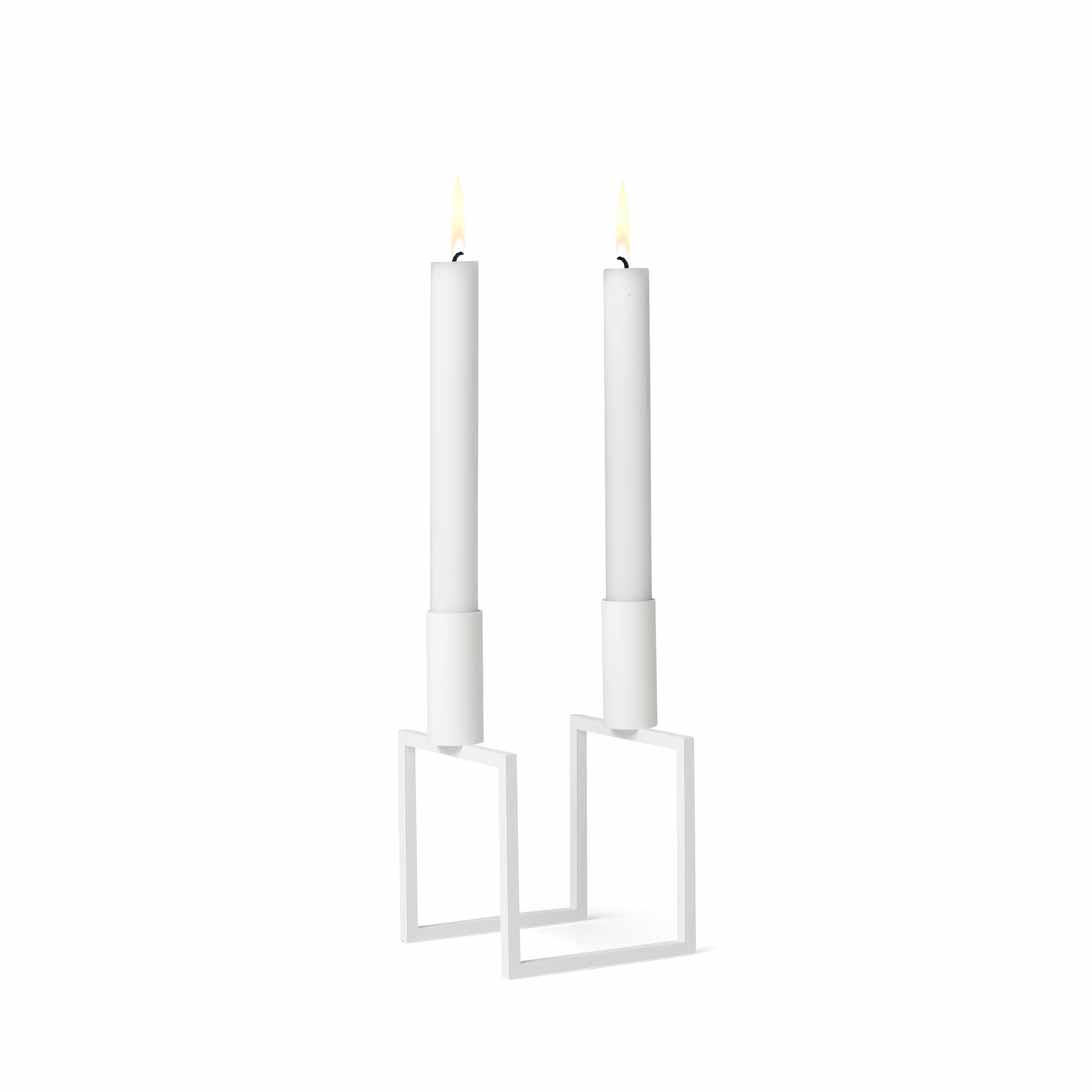 BL10102_Kubus-Line_White_With_Candle_and_Flame_Angle_300.jpg