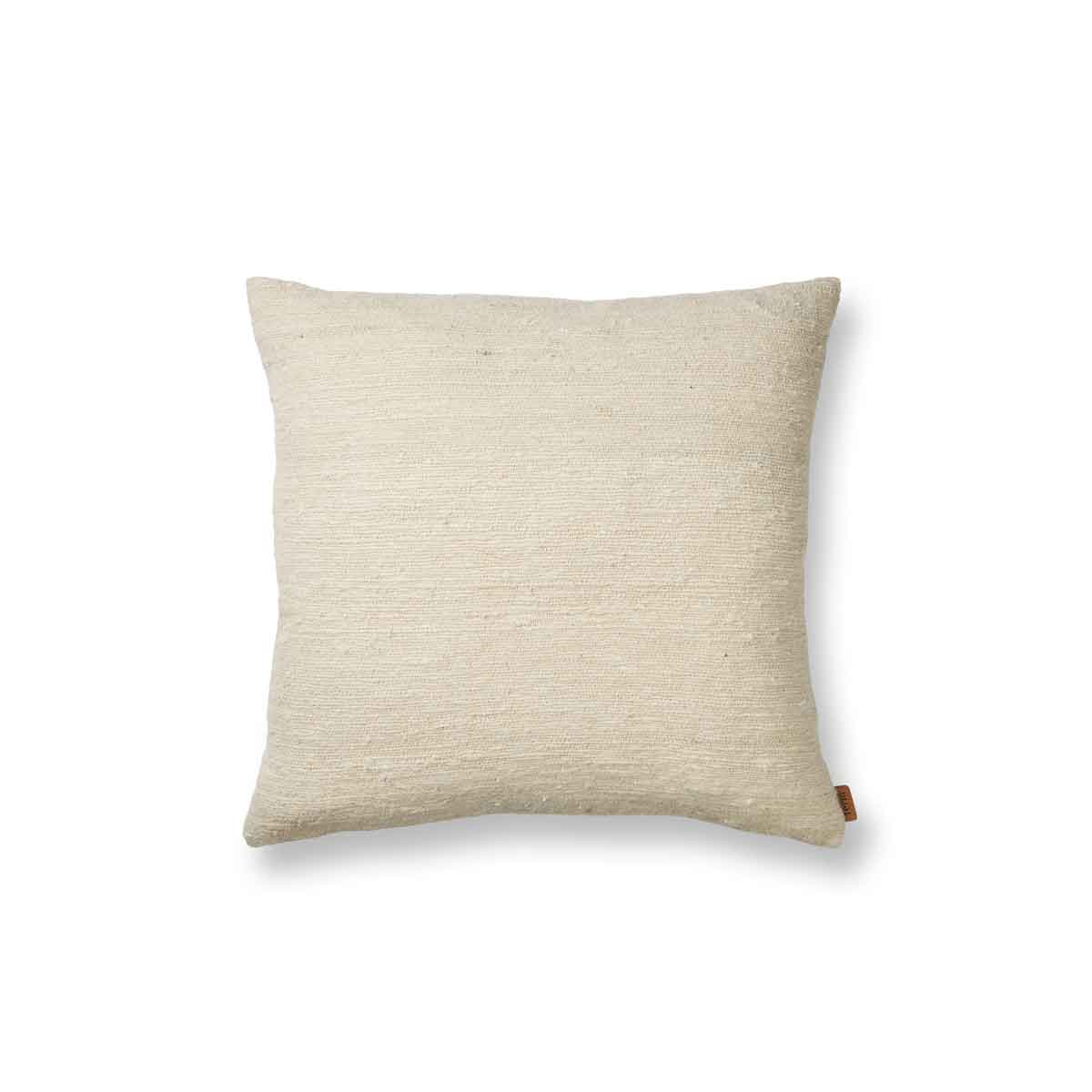 fermLIVING_SS23_NettleCushionNatural_1104267549_1.jpg