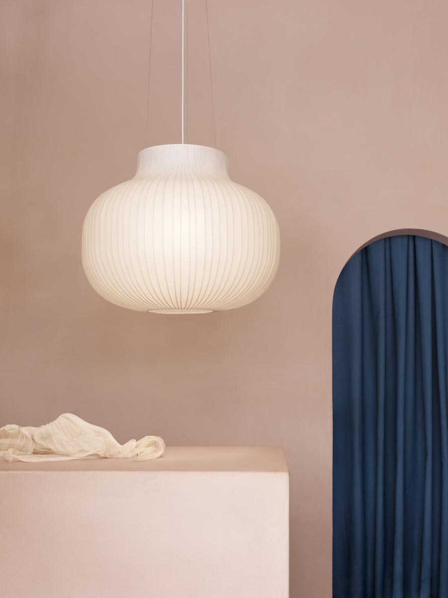 4265-en-strand-pendant-lamp-closed-80cm-muuto-org.jpg