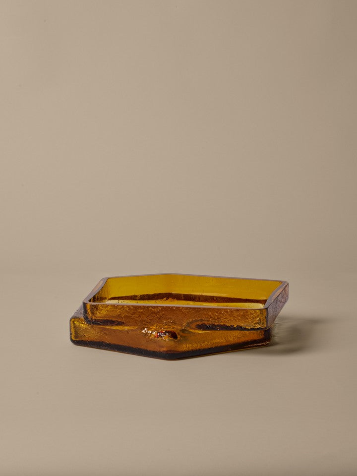 FermLiving_SS26_PackshotsWithBackground_MuroCentrepiece_RecycledAmber_1104272516.jpg