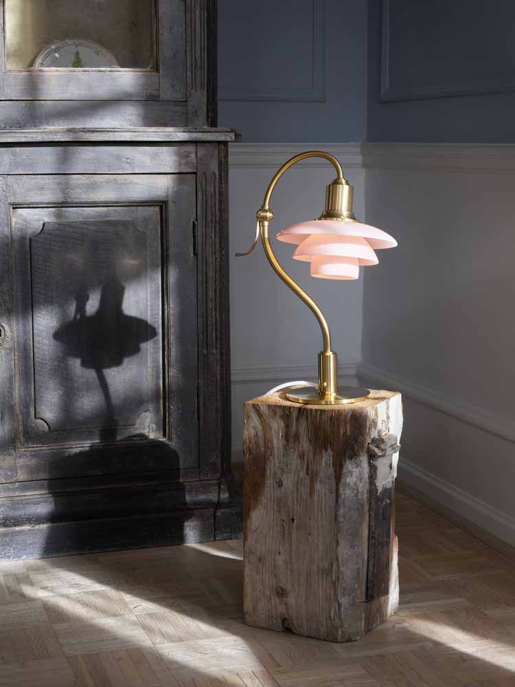 PaleRose23_PH22_Questionmark_Table_Close3_Frederiksberg_Denmark_Product_Image_louis_poulsen-(1).jpg
