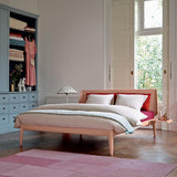 Auping-Essential-i-Blush-med-hovedgærde-i-træ_1-Fra-21995-DKK,-28995-SEK-&amp;-NOK.jpg
