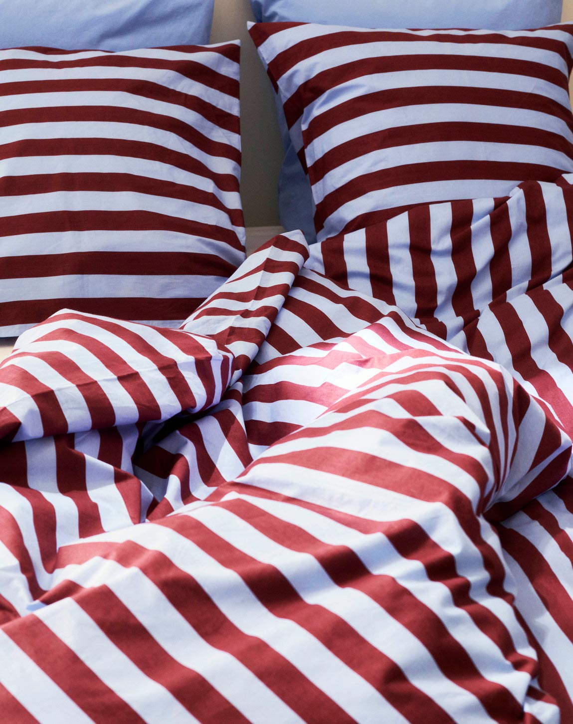 Ete-Duvet-Cover_Ete-Pillowcase-bordeaux-and-sky-blue.jpg