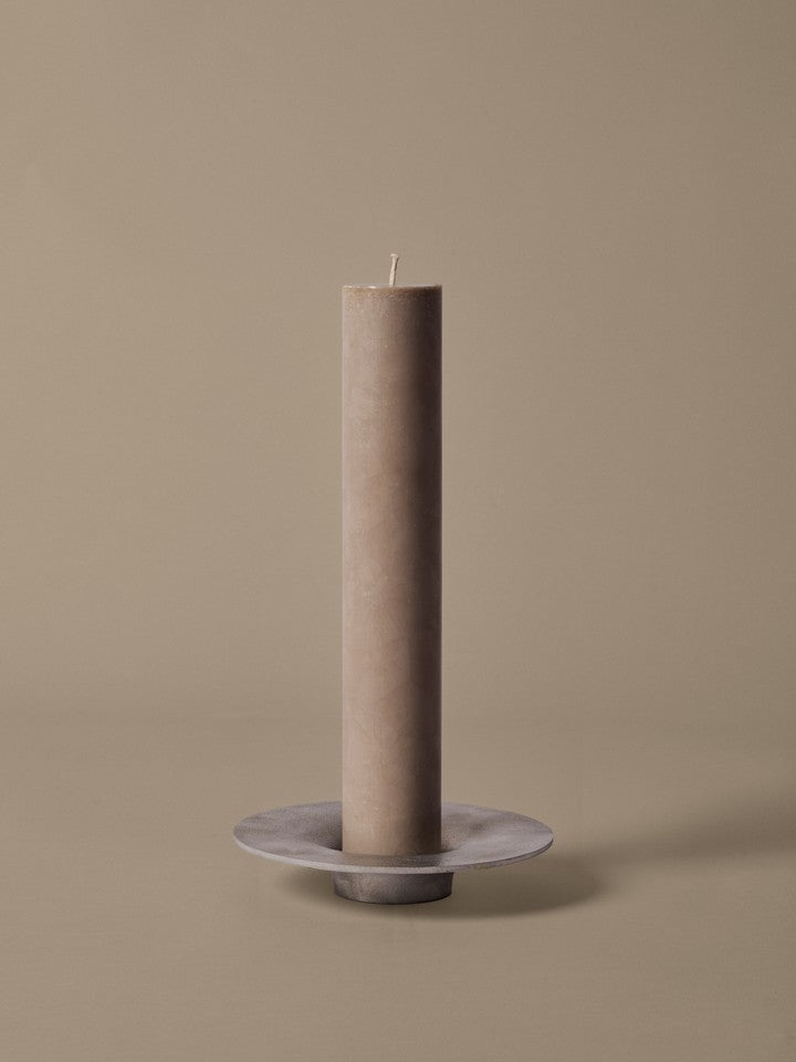 FermLiving_AW25_PackshotsWithBackground_SootheBlockCandleHolder_Aluminium_1104271982.jpg