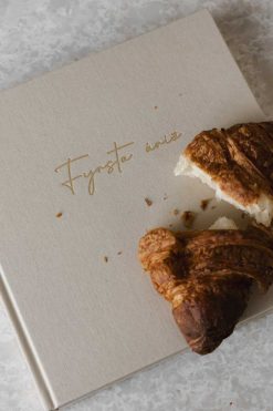 Bók FYRSTA ÁRIÐ kremuð